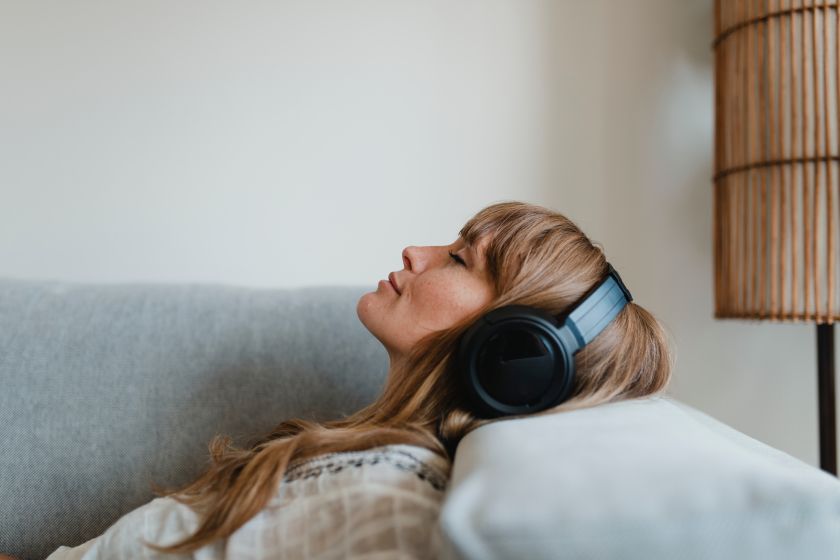 Enhance your audio experience: the latest headphones and speakers for creatives