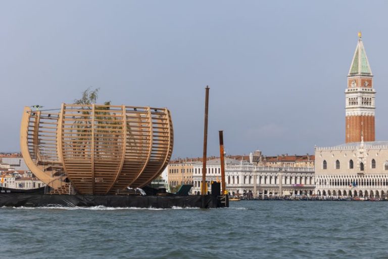 Klaus Littmann’s stunning ark-like sculpture turns a single tree into a piece of art
