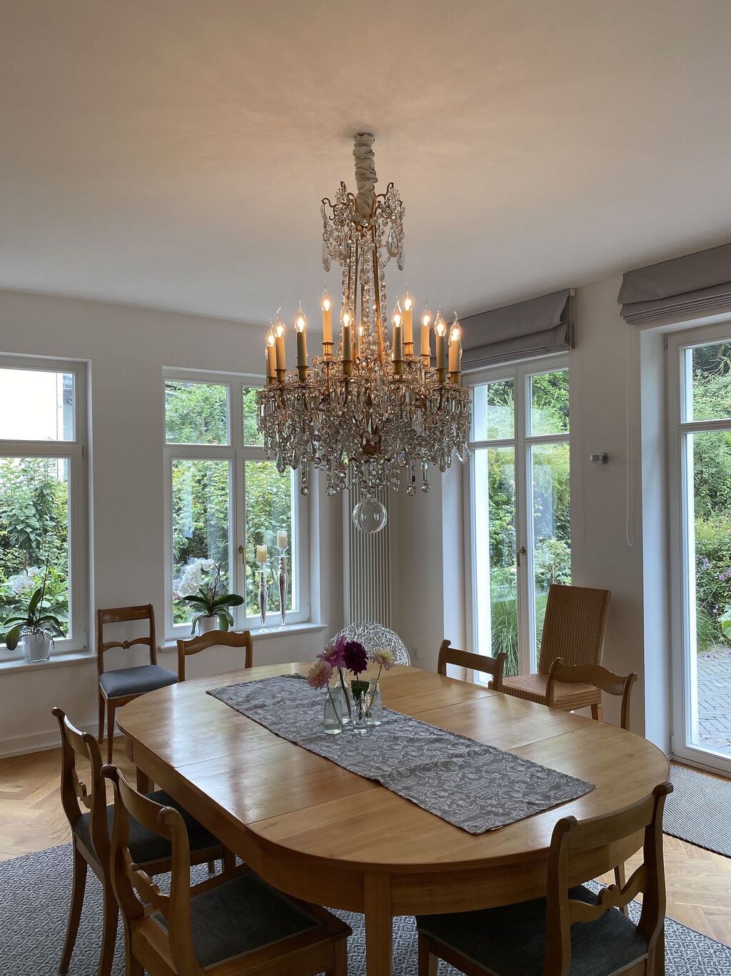 10 Best Chandeliers for Interior Design in 2025