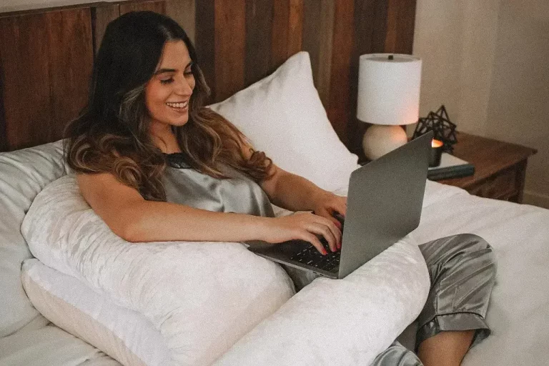How to Choose the Best Body Pillow for Your Sleep Needs