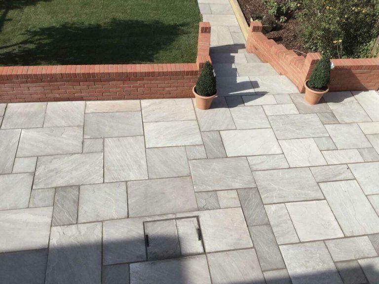 Top Benefits of Sandstone Paving for Outdoor Spaces