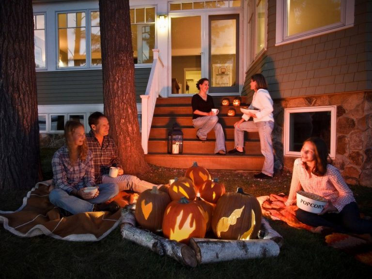 13 Spooky Halloween House Decorations to Try in 2025