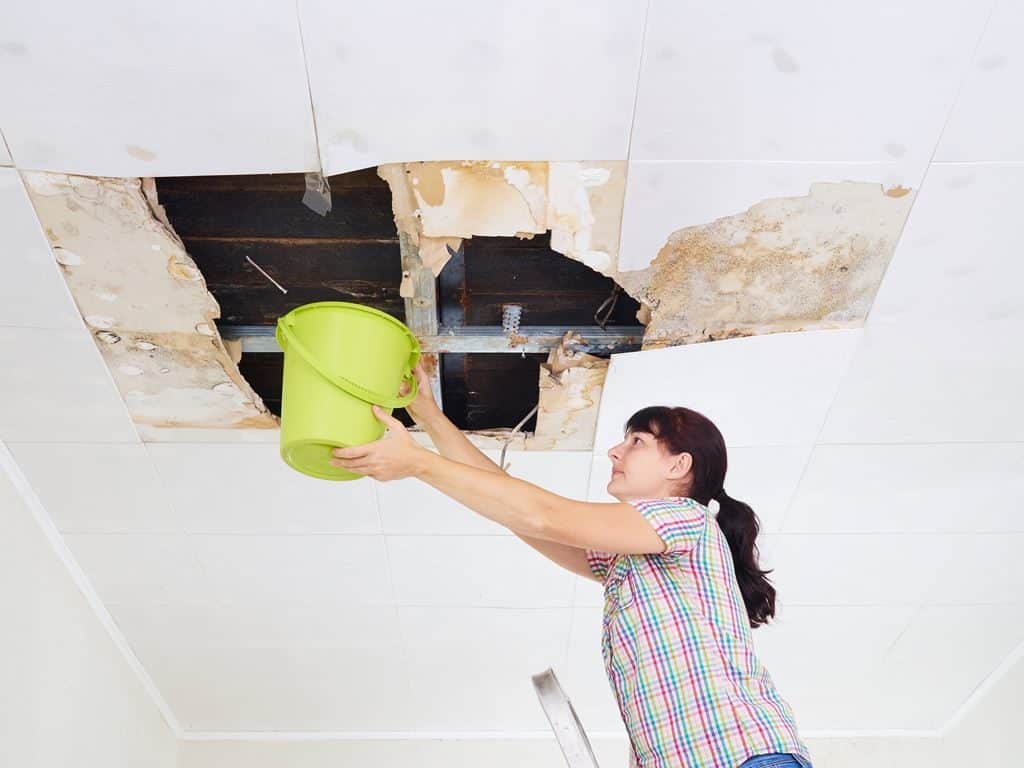 Dealing with leaking roofs – Tips that every homeowner should know