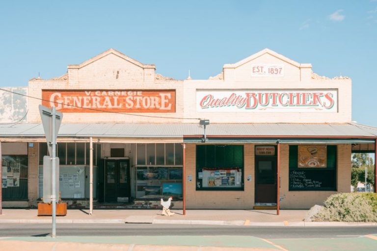 Beyond the Beaches: Helin Bereket captures the solitude of Australia’s forgotten towns